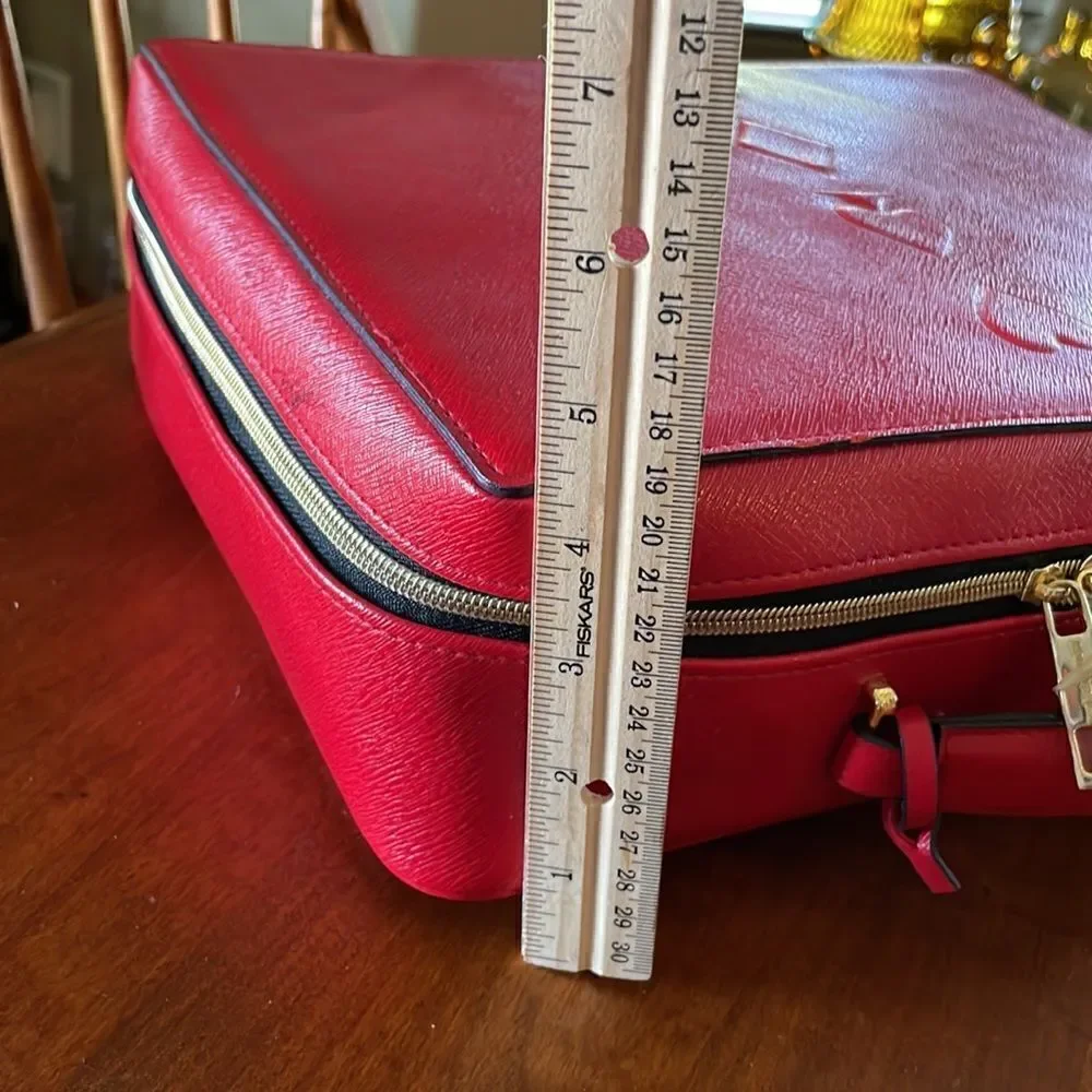NWOT Esteé Lauder Beauty Essentials Case